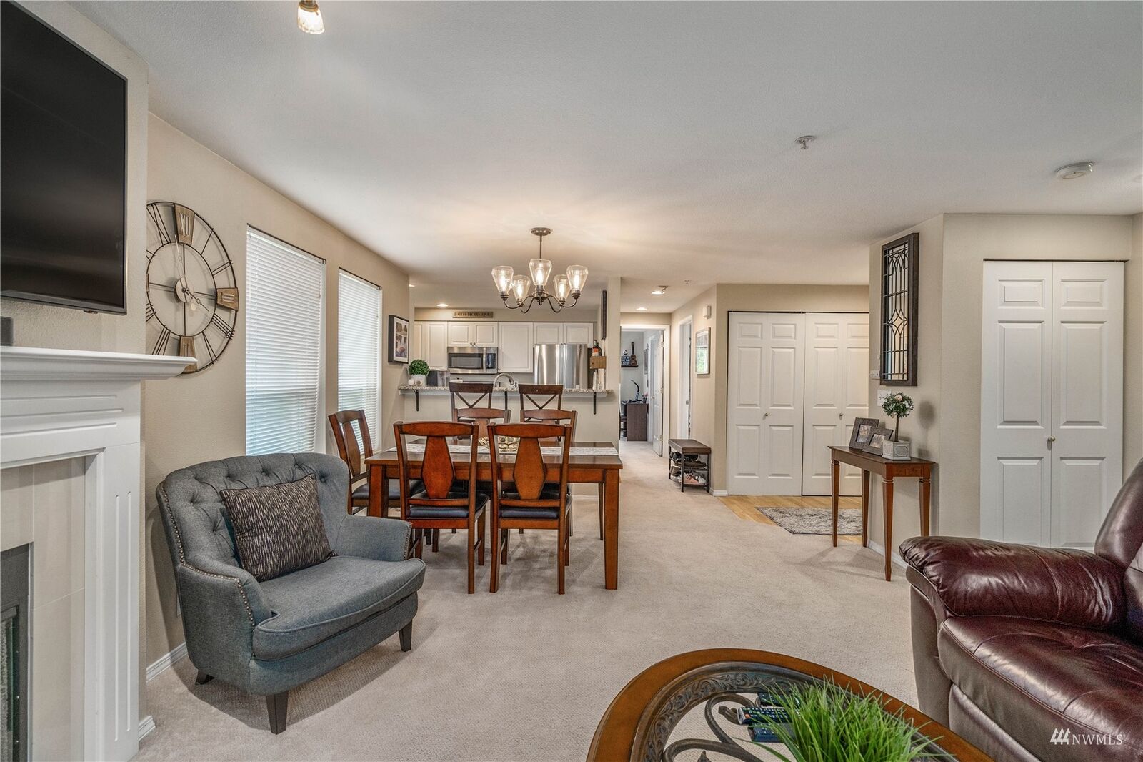 Property Photo: 4423 249th Terrace SE 11203 WA 98029
