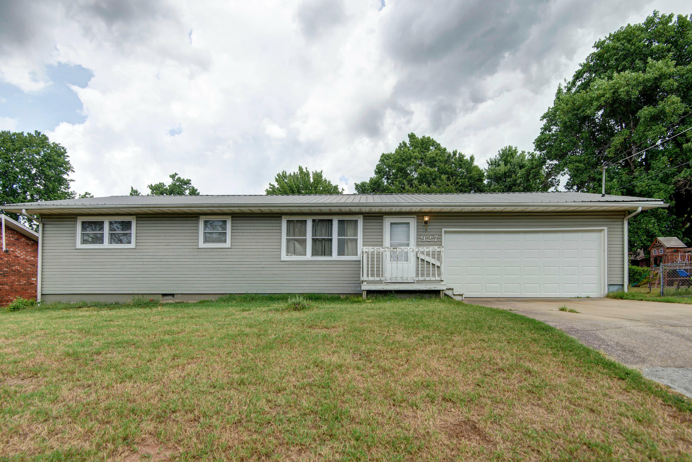 Property Photo:  927 E McClernon Street  MO 65803 