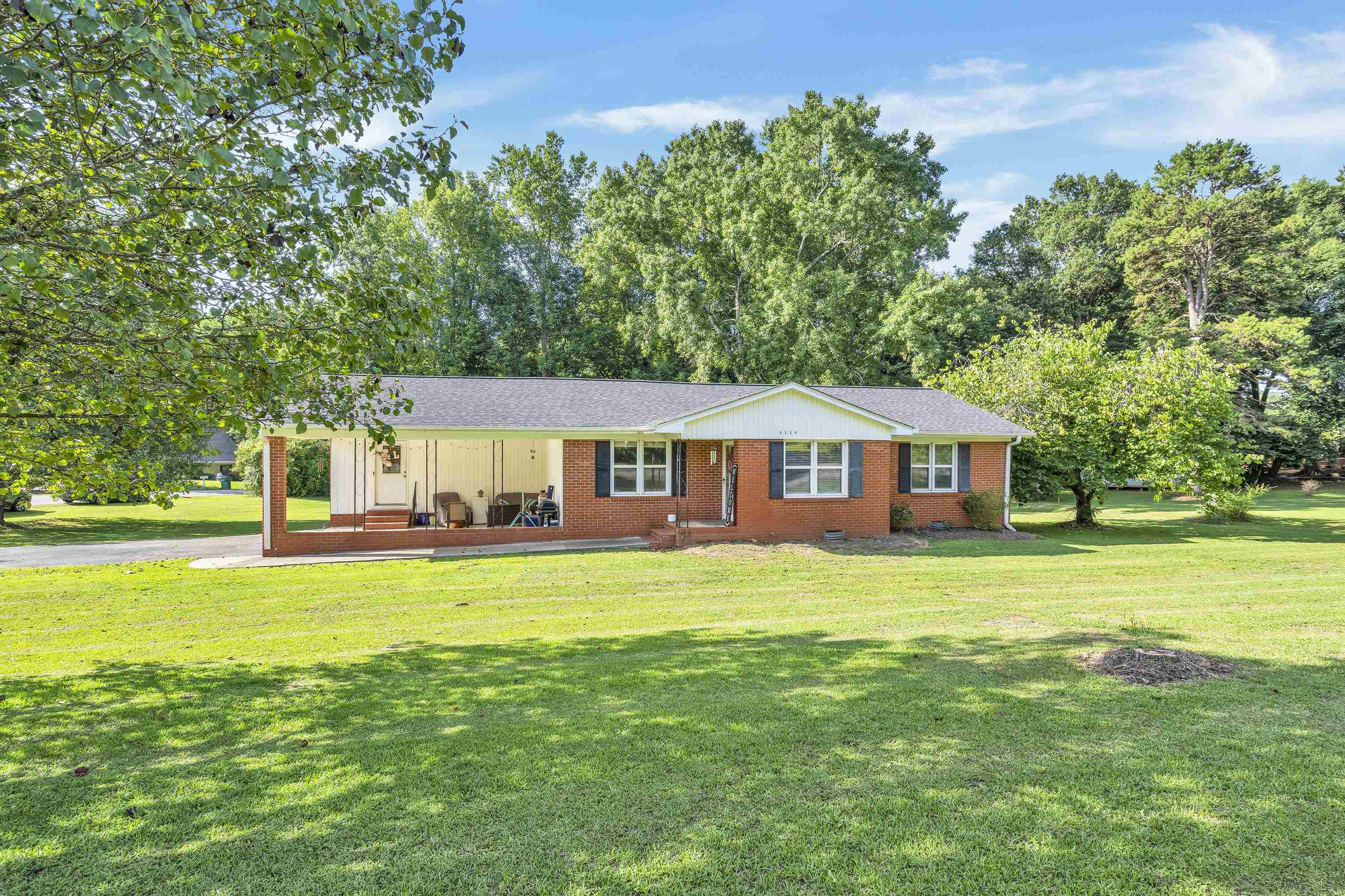 Property Photo:  6309 N Pinnacle Drive  SC 29303 