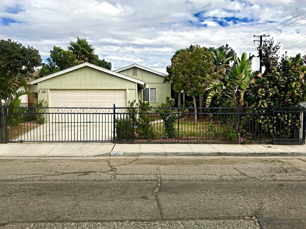 Property Photo:  307 Sycamore Street  CA 93060 