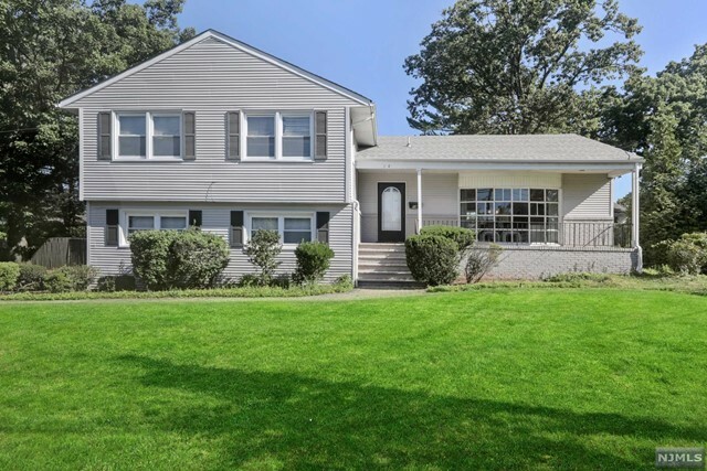 Property Photo:  14 Laurie Drive  NJ 07632 