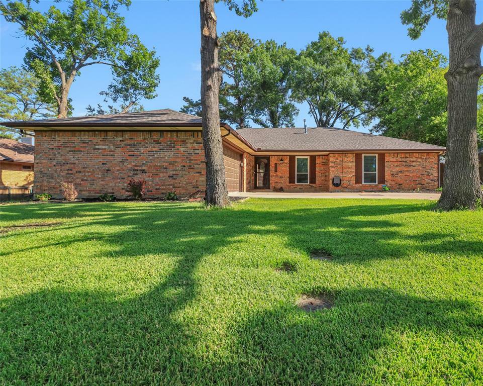 Property Photo:  821 Skylark Drive  TX 76205 