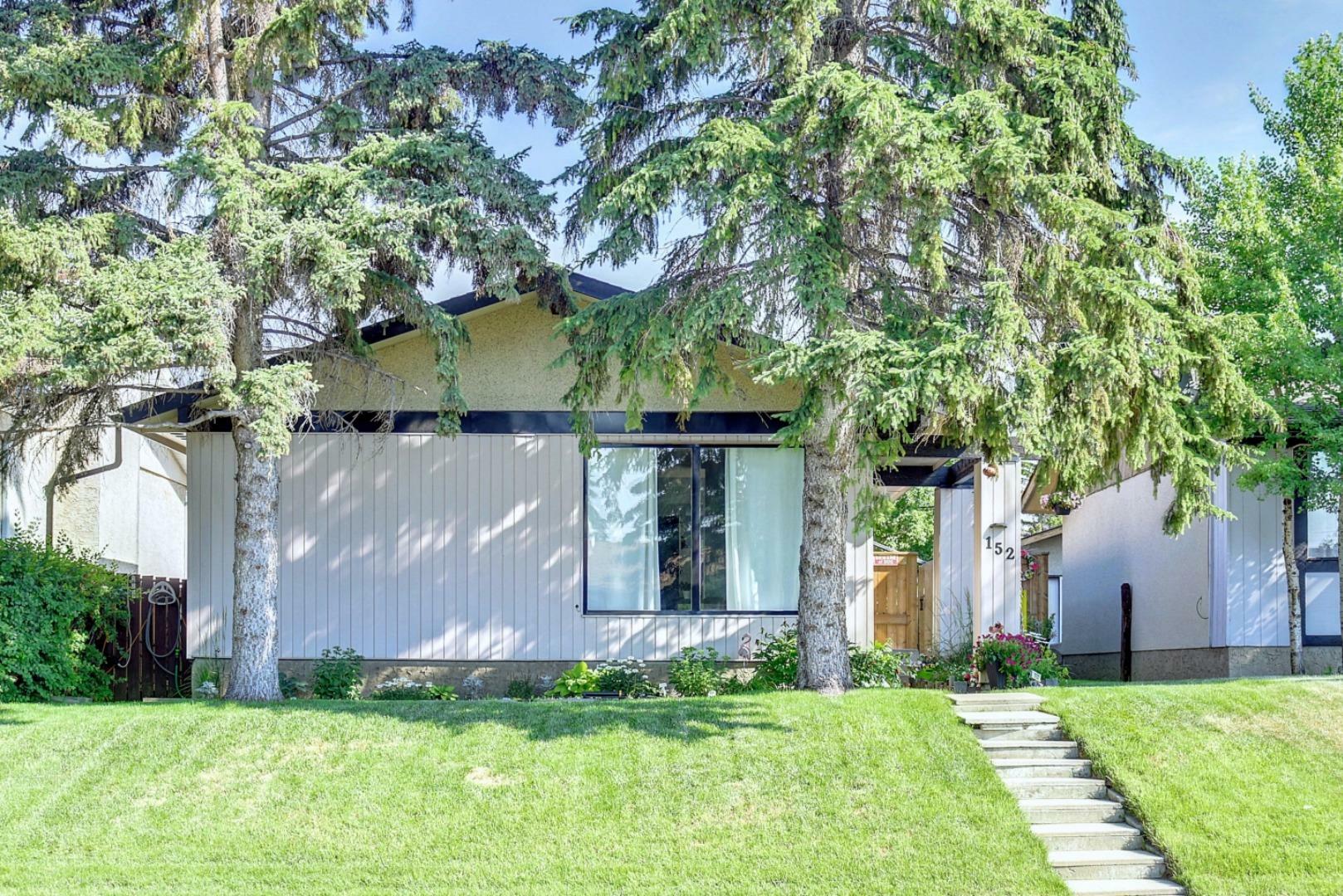 Property Photo: 152 Malvern Drive NE AB T2A 5C5