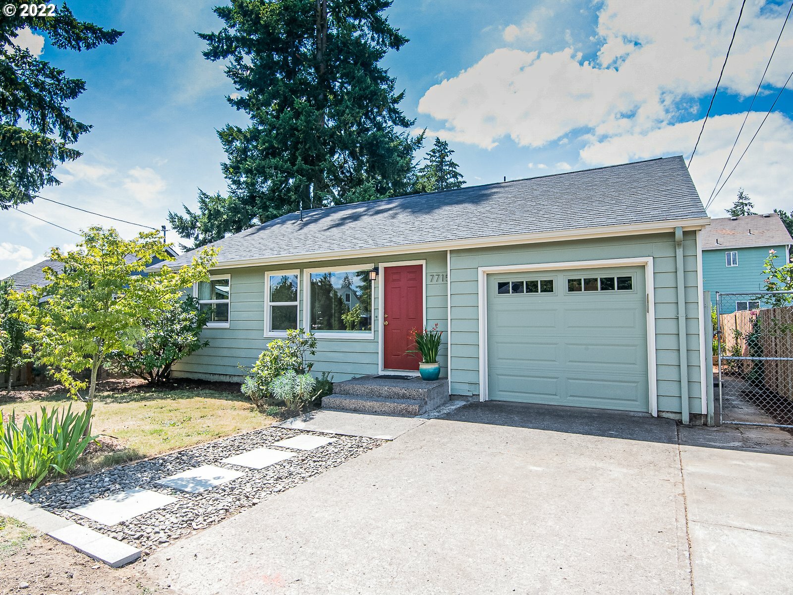 Property Photo:  7715 SE 64th Ave  OR 97206 