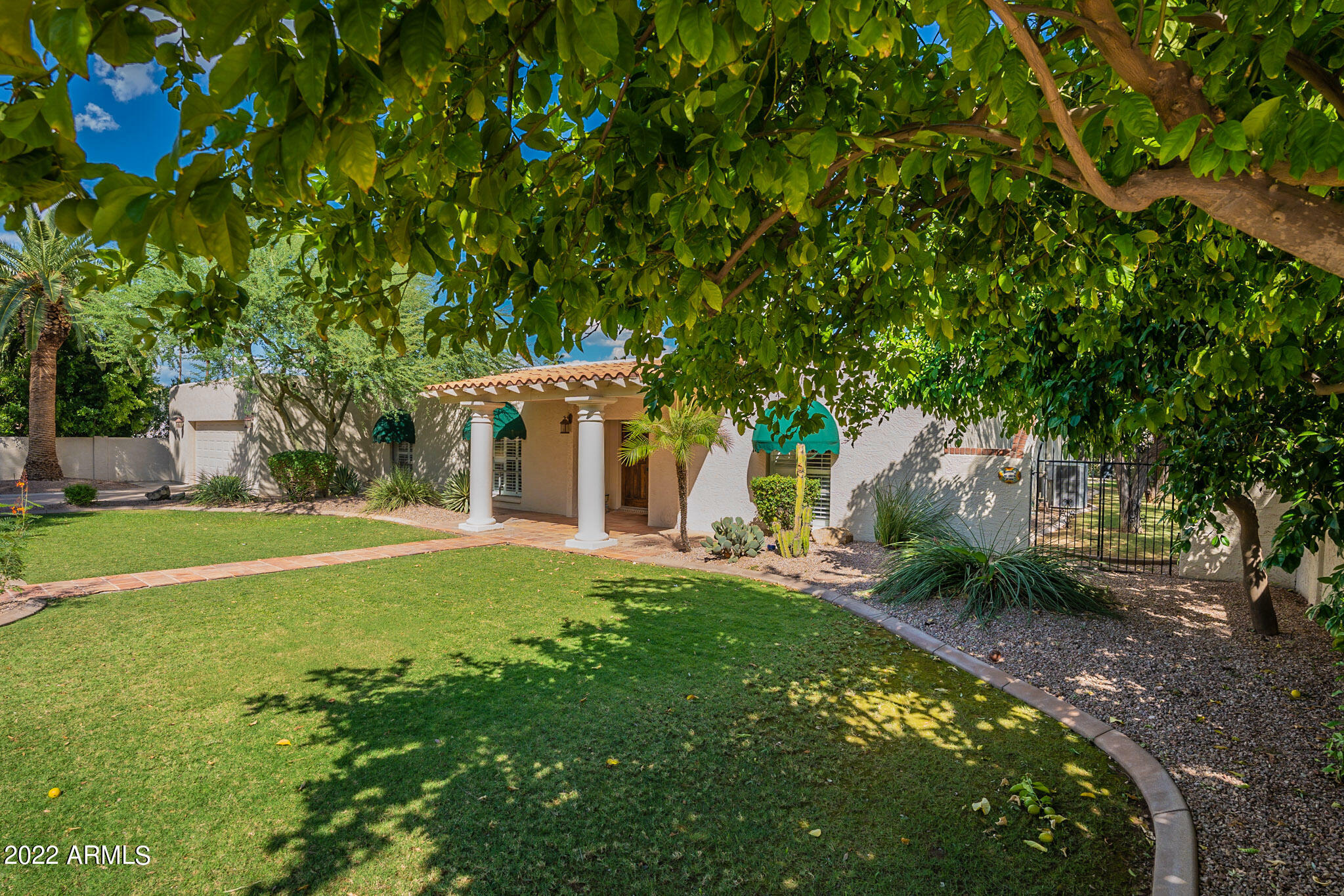 Property Photo: 11221 N 44th Way AZ 85028