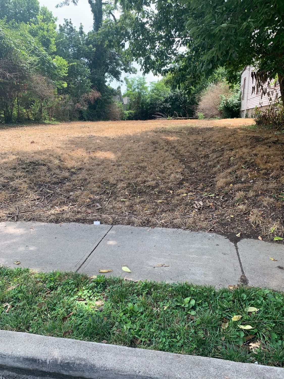 Property Photo: 1405 Cedar Ave OH 45224