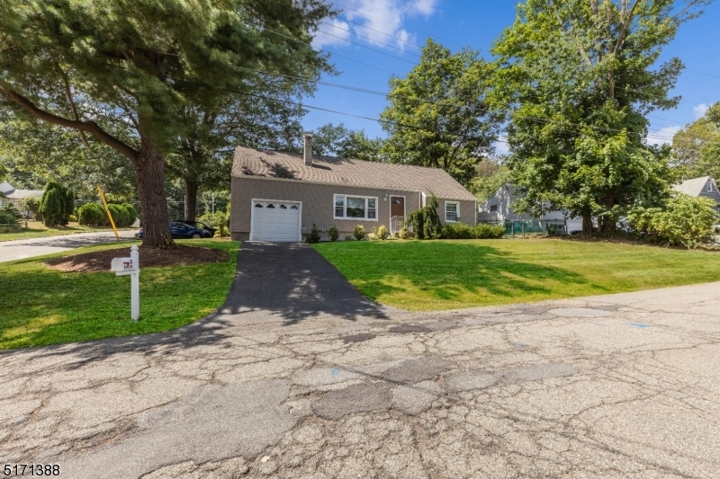 Property Photo:  2 Dahlen Dr  NJ 07834 