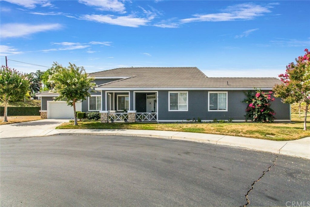 Property Photo:  1707 Morning Dove Lane  CA 92373 