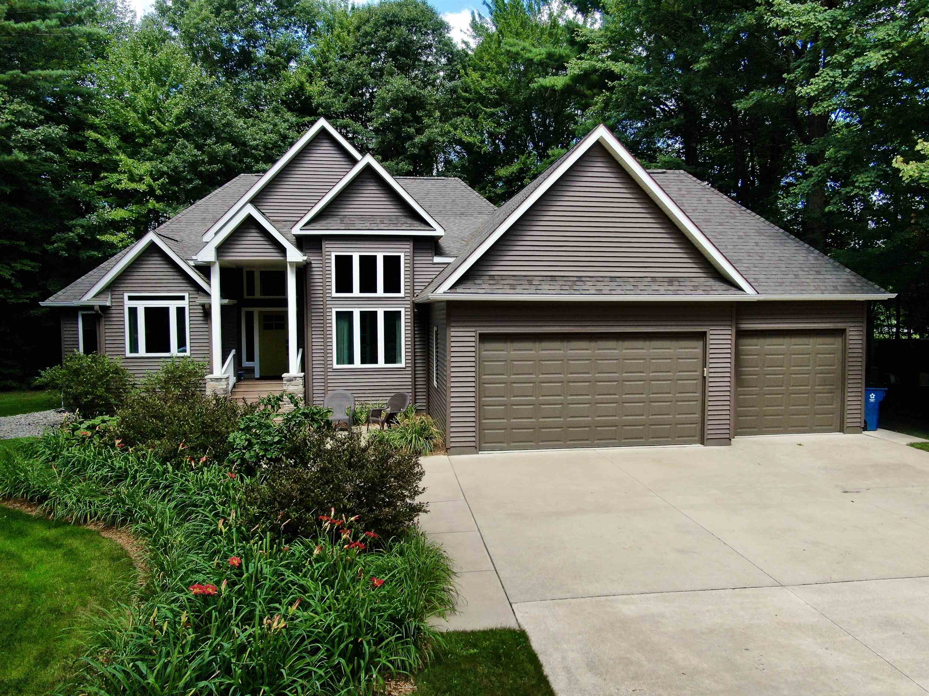 Property Photo:  2405 N Birchridge Dr.  MI 48642 