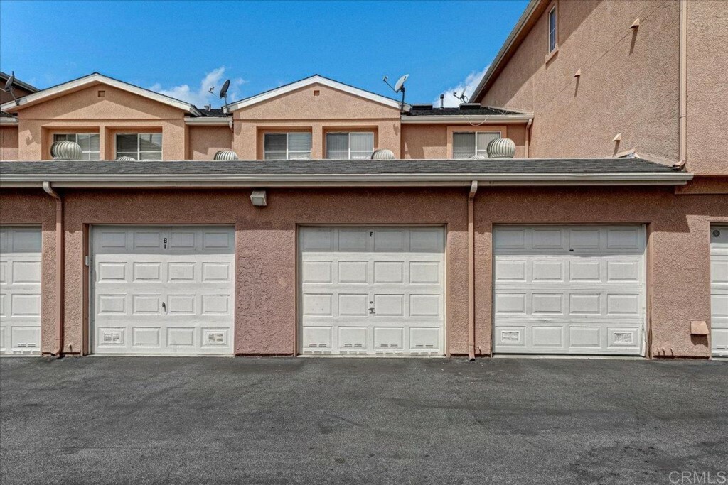 Property Photo:  1041 Harbor Heights Dr F  CA 90710 