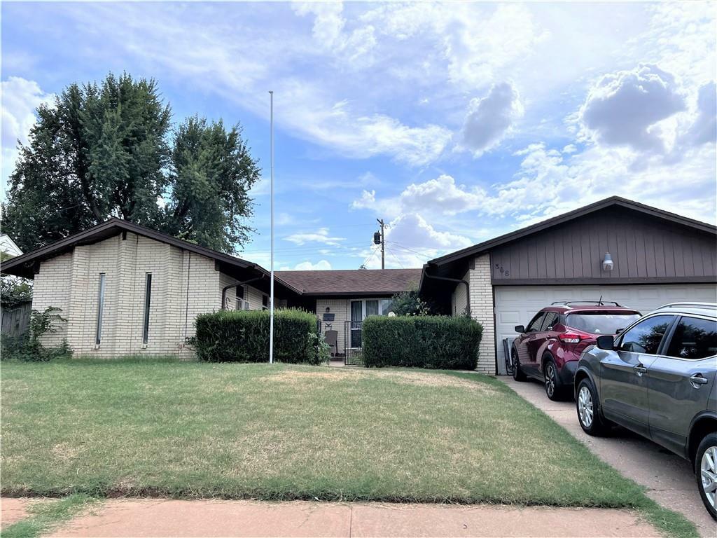 Property Photo: 808 W Idylwild Drive OK 73110