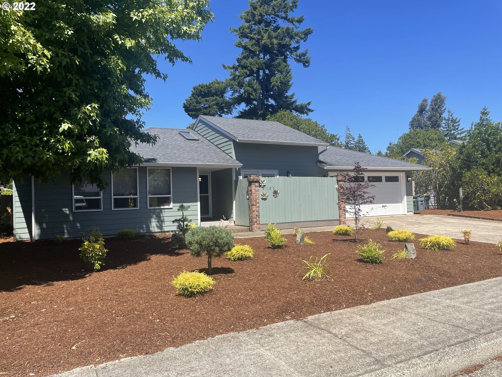 Property Photo: 2125 23rd St OR 97439