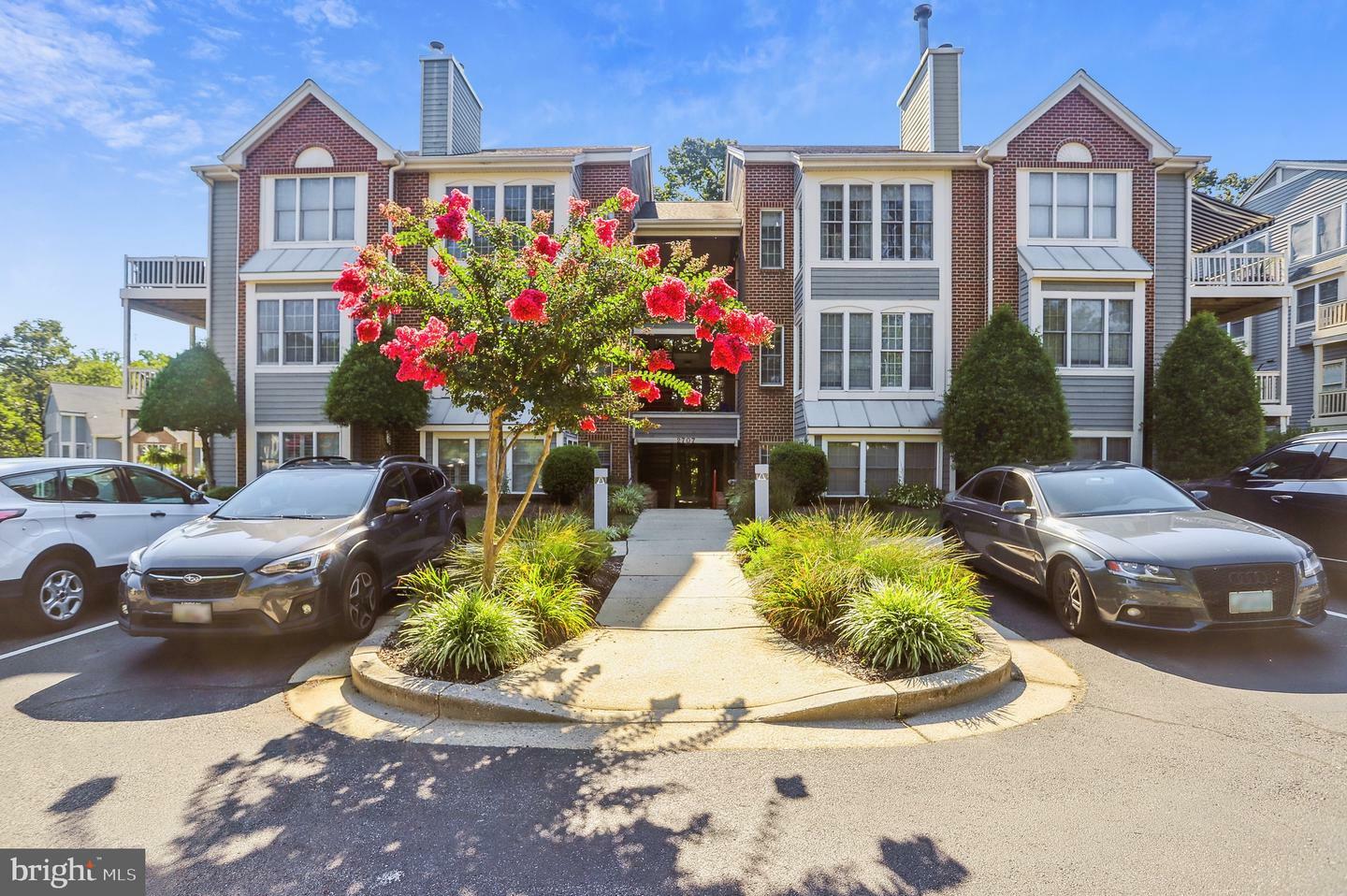 Property Photo: 2707 Summerview Way 7304 MD 21401