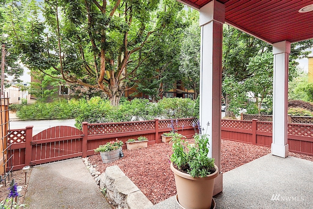 Property Photo:  212 N 39th Street A  WA 98103 