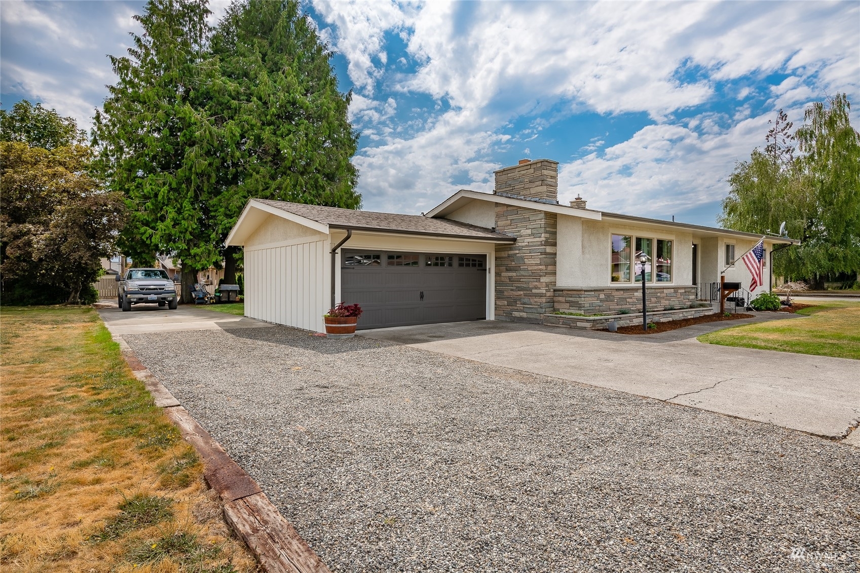 Property Photo:  1725 C Street  WA 98264 