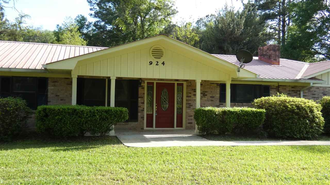 Property Photo:  924 County Road 619  TX 75956 