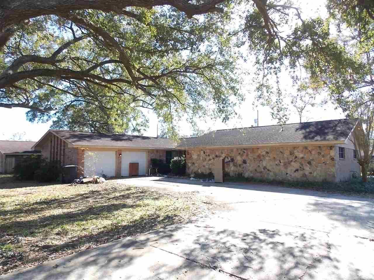 Property Photo: 1717 N 29th St. TX 77627