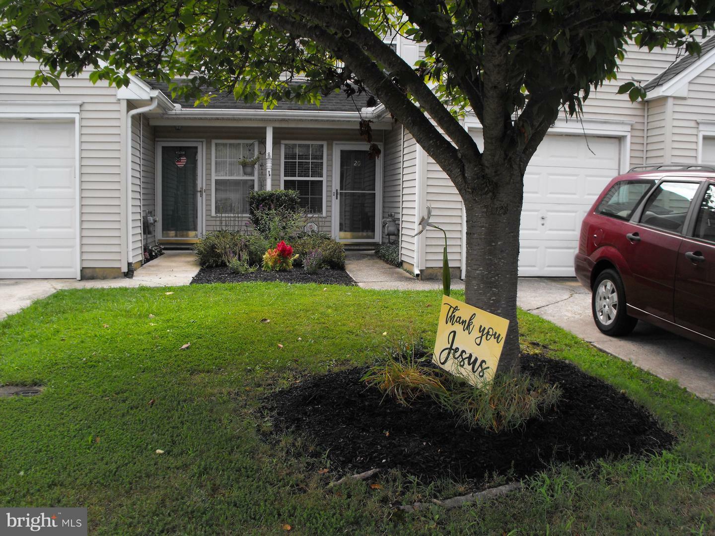 Property Photo:  20 Periwinkle Court  DE 19904 