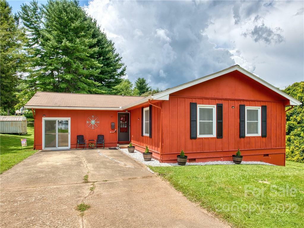 Property Photo: 47 Cresthaven Drive NC 28721