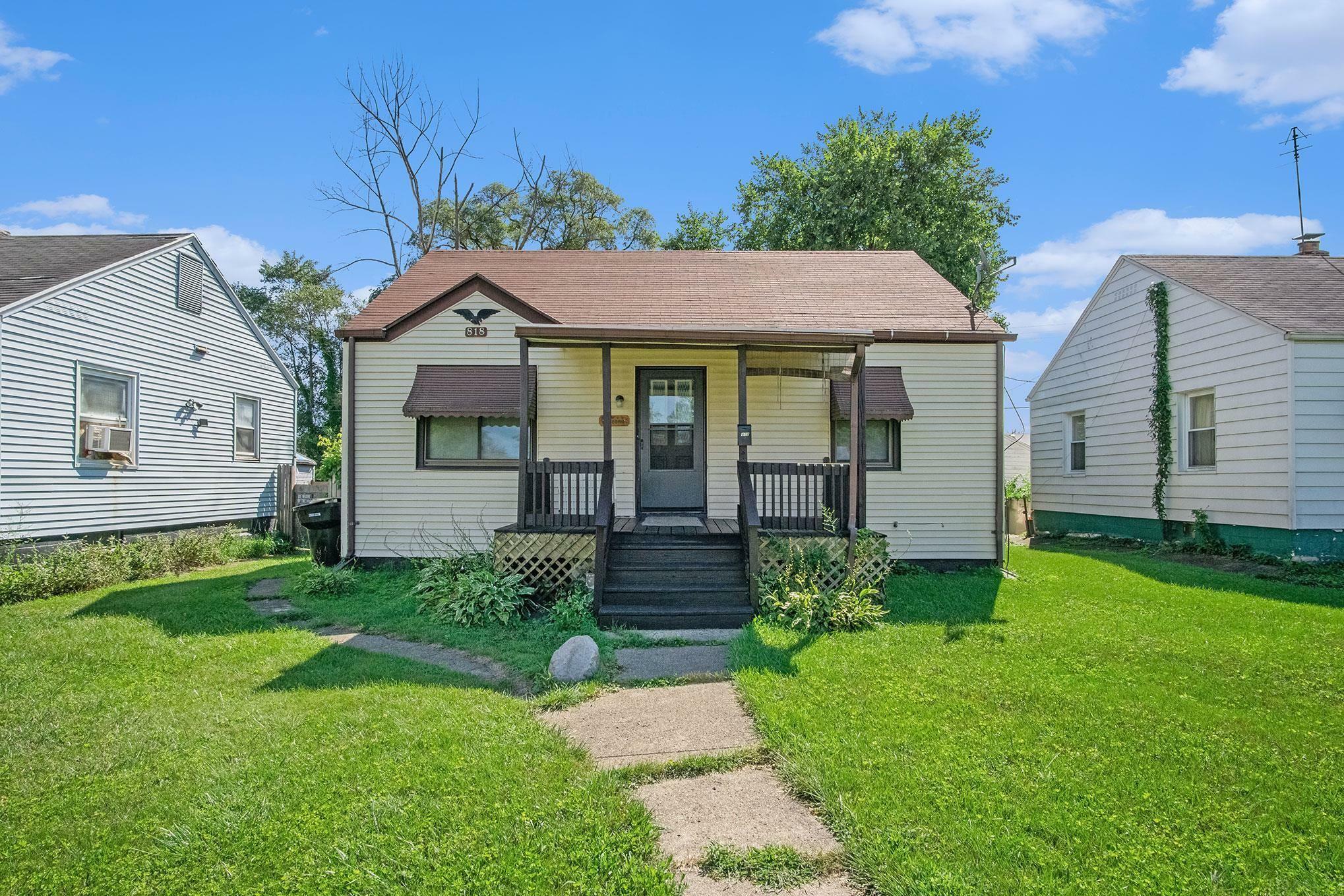 Property Photo: 818 S Edison Avenue IN 46619-2760