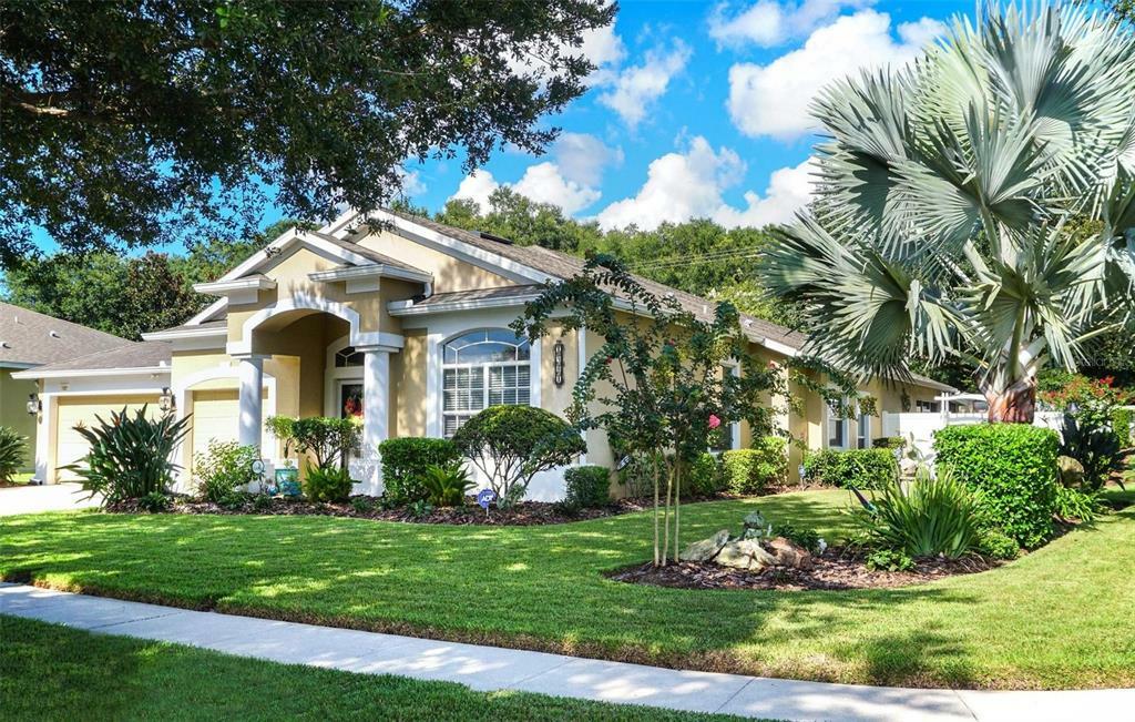 Property Photo: 1901 Heartland Circle FL 33594