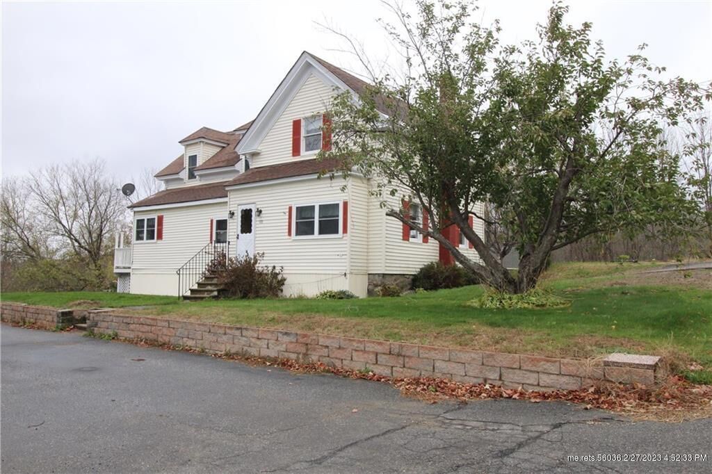 Property Photo:  122 Elm Street  ME 04280 