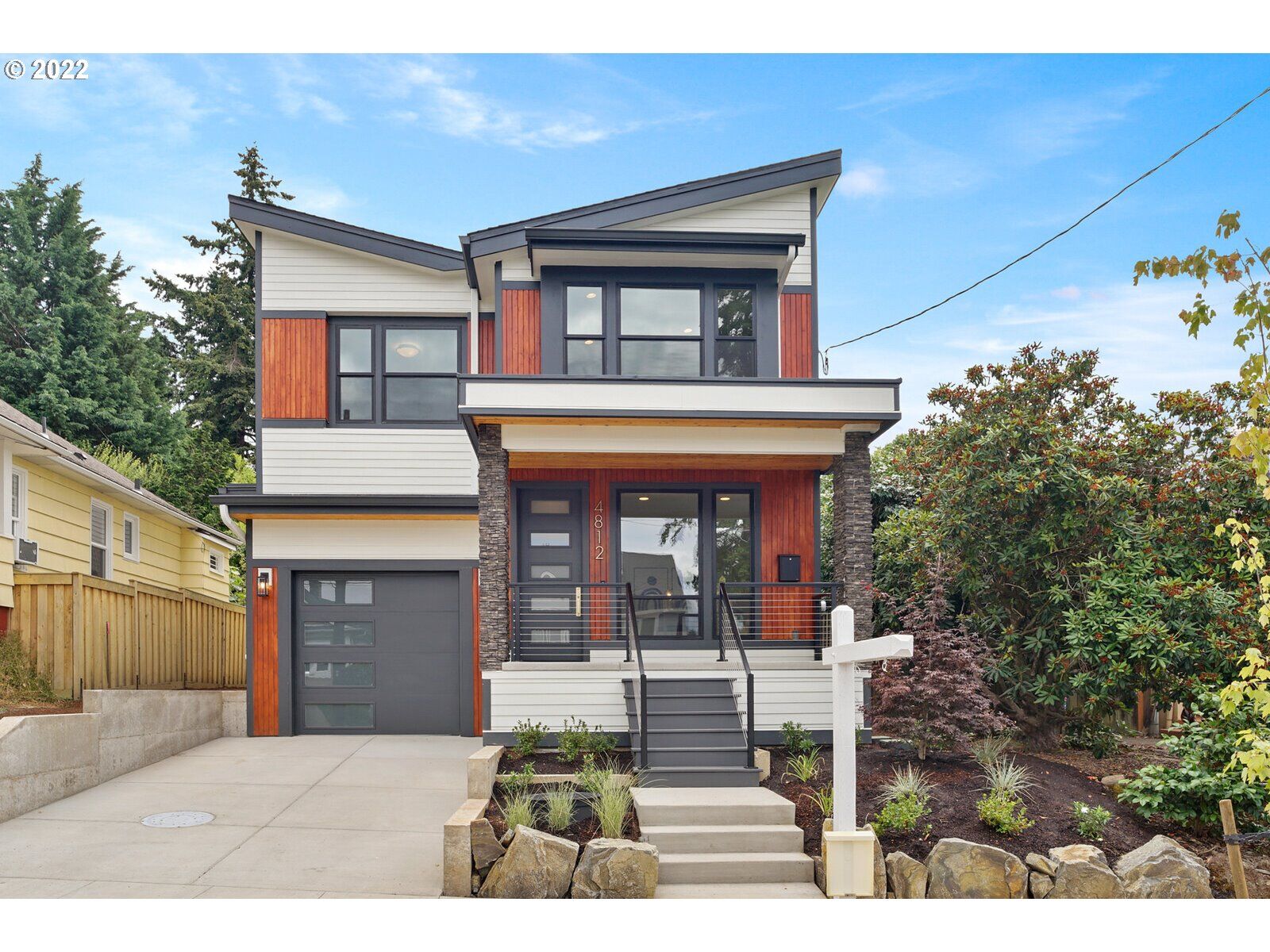 Property Photo:  4812 SE Kelly St  OR 97206 