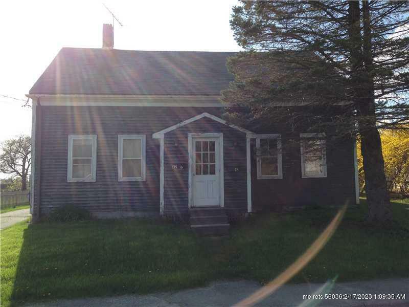 Property Photo:  42 Beechwood Street  ME 04861 