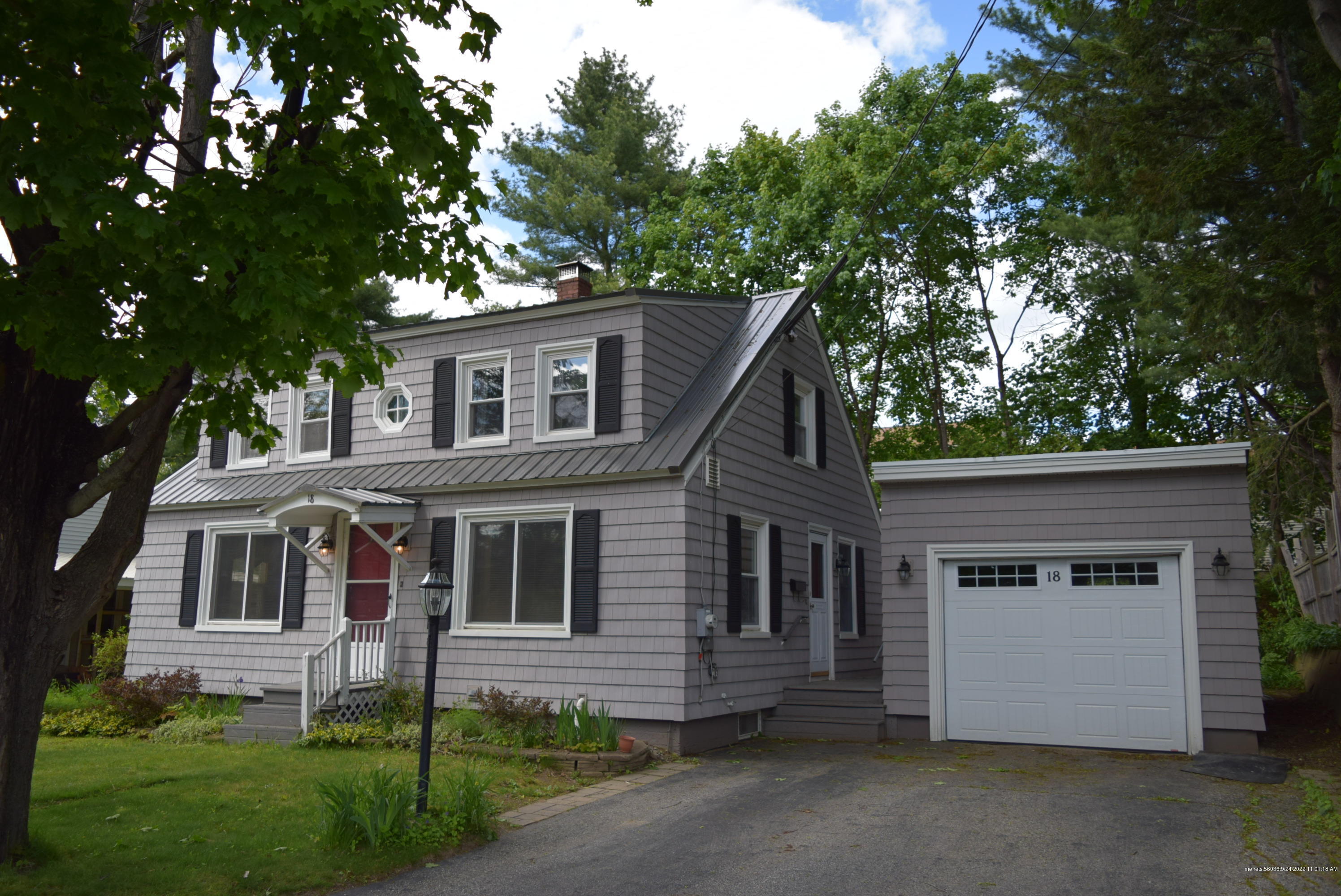 Property Photo: 18 Fairlawn Avenue ME 04240