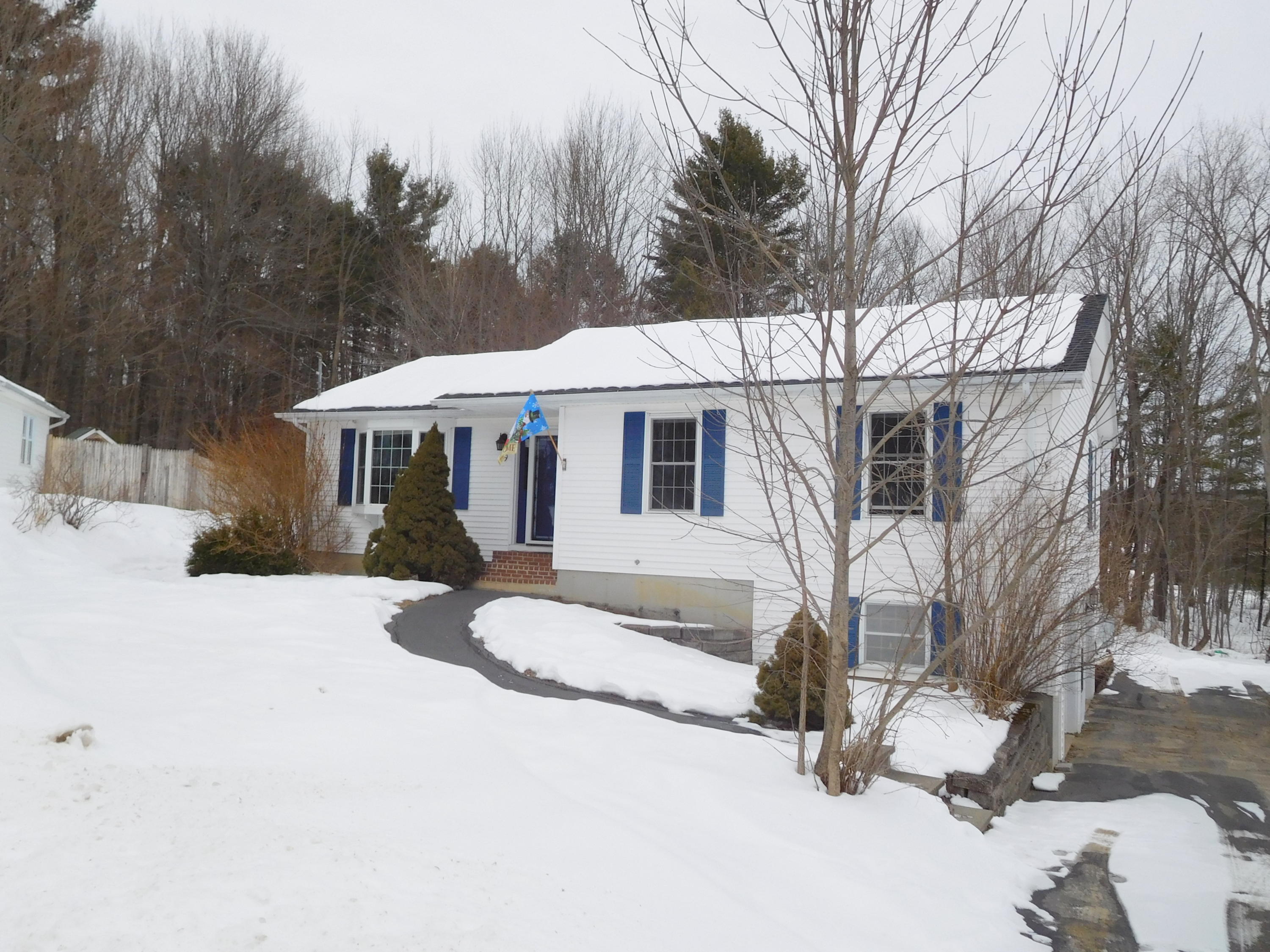 Property Photo:  29 Orchard Circle  ME 04240 