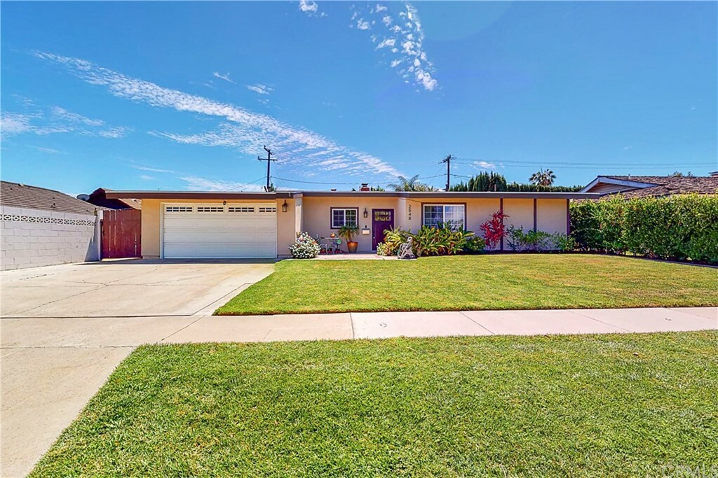 Property Photo:  2548 E Paladin Avenue  CA 92806 