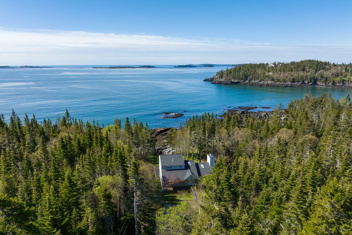 Property Photo:  33 Calf Point Road  ME 04654 