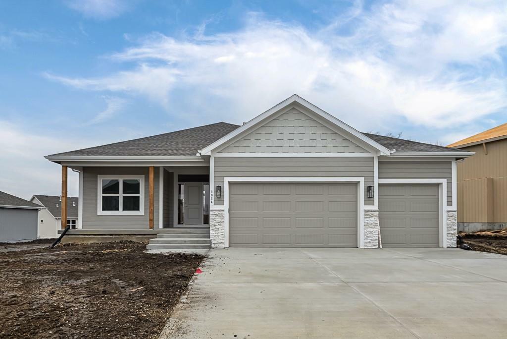 Property Photo: 1814 N 162nd Terrace KS 66007