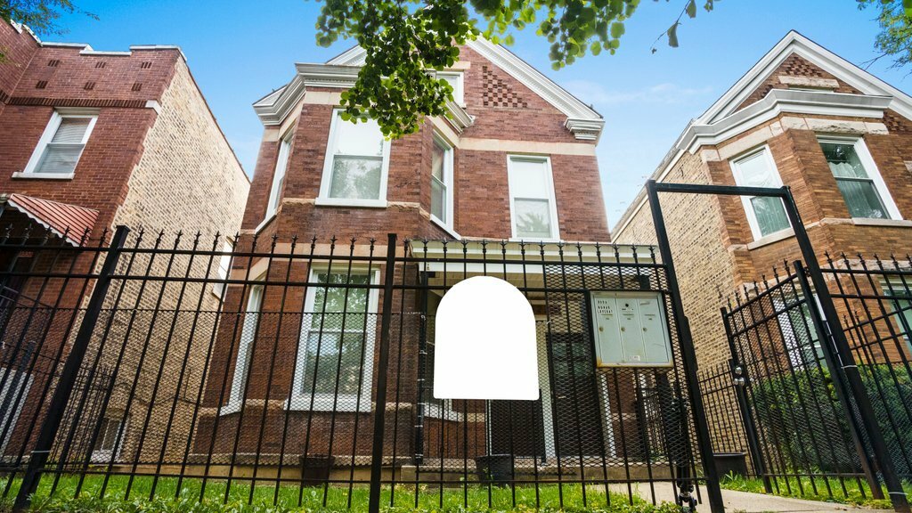 Property Photo: 3238 N Central Park Avenue IL 60618