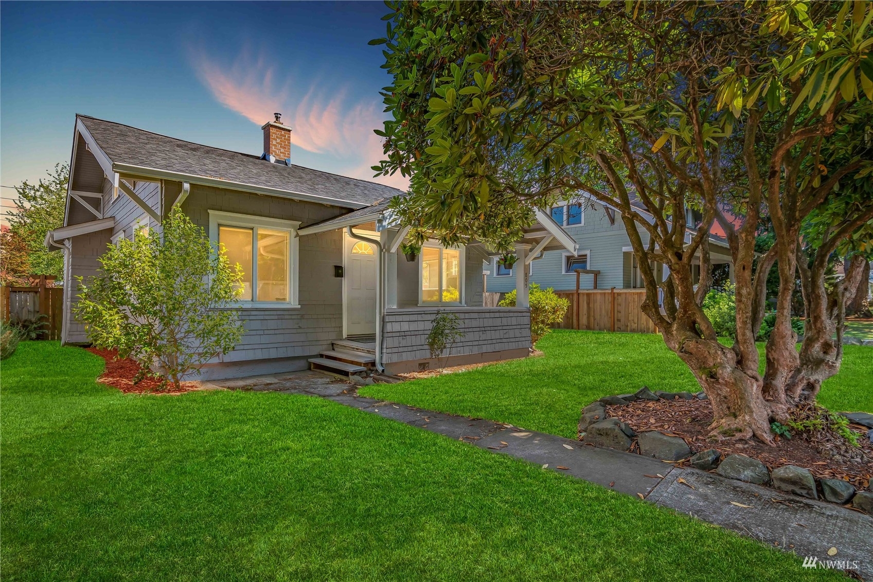 Property Photo:  805 S Pine Street  WA 98405 