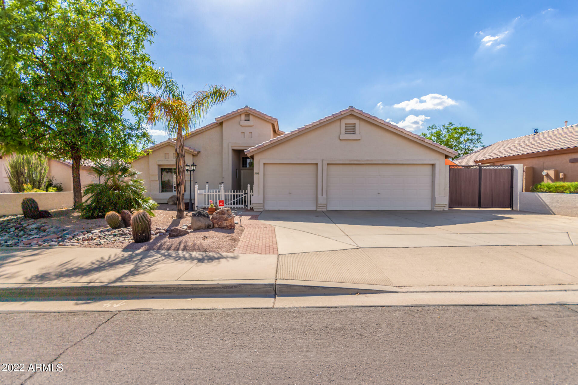 Property Photo:  566 N Palo Verde Street  AZ 85207 