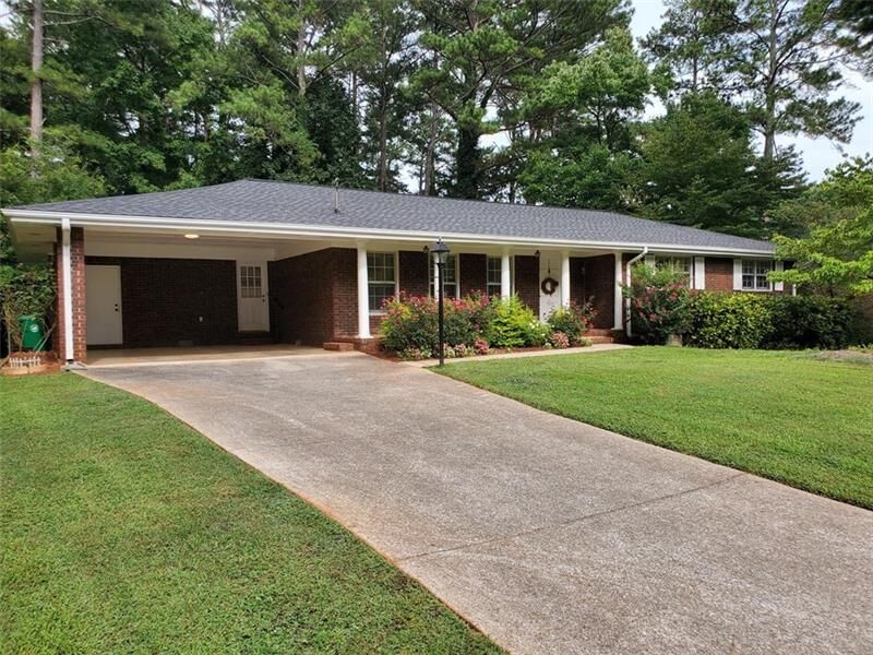 Property Photo: 1935 Brocken Way GA 30084