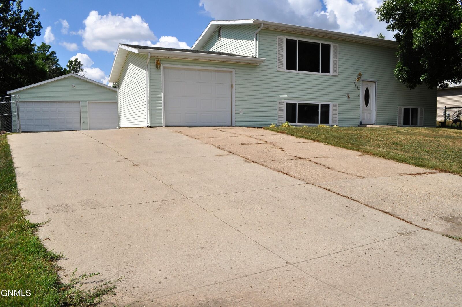 Property Photo: 1520 Blossom Drive ND 58558