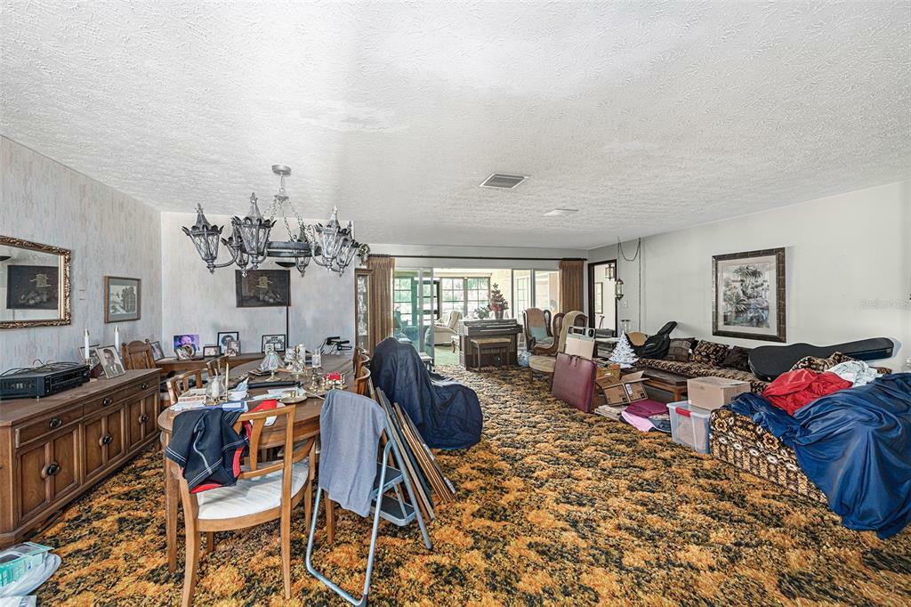 Property Photo: 2104 Dillon Court FL 33596