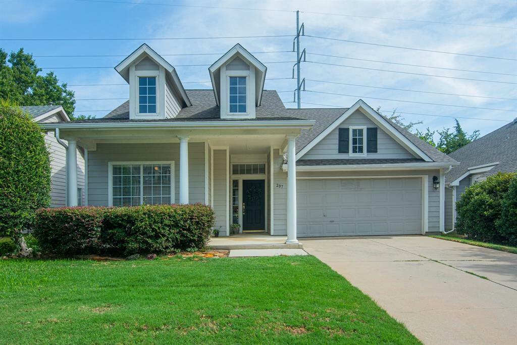 Property Photo: 207 Silver Oak Drive TX 76051