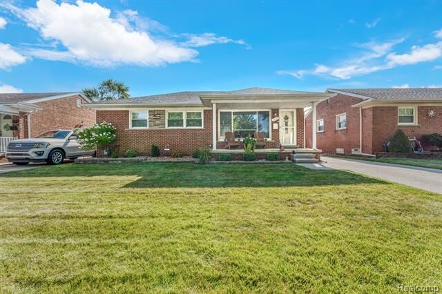 Property Photo:  15621 Richmond Street  MI 48195 
