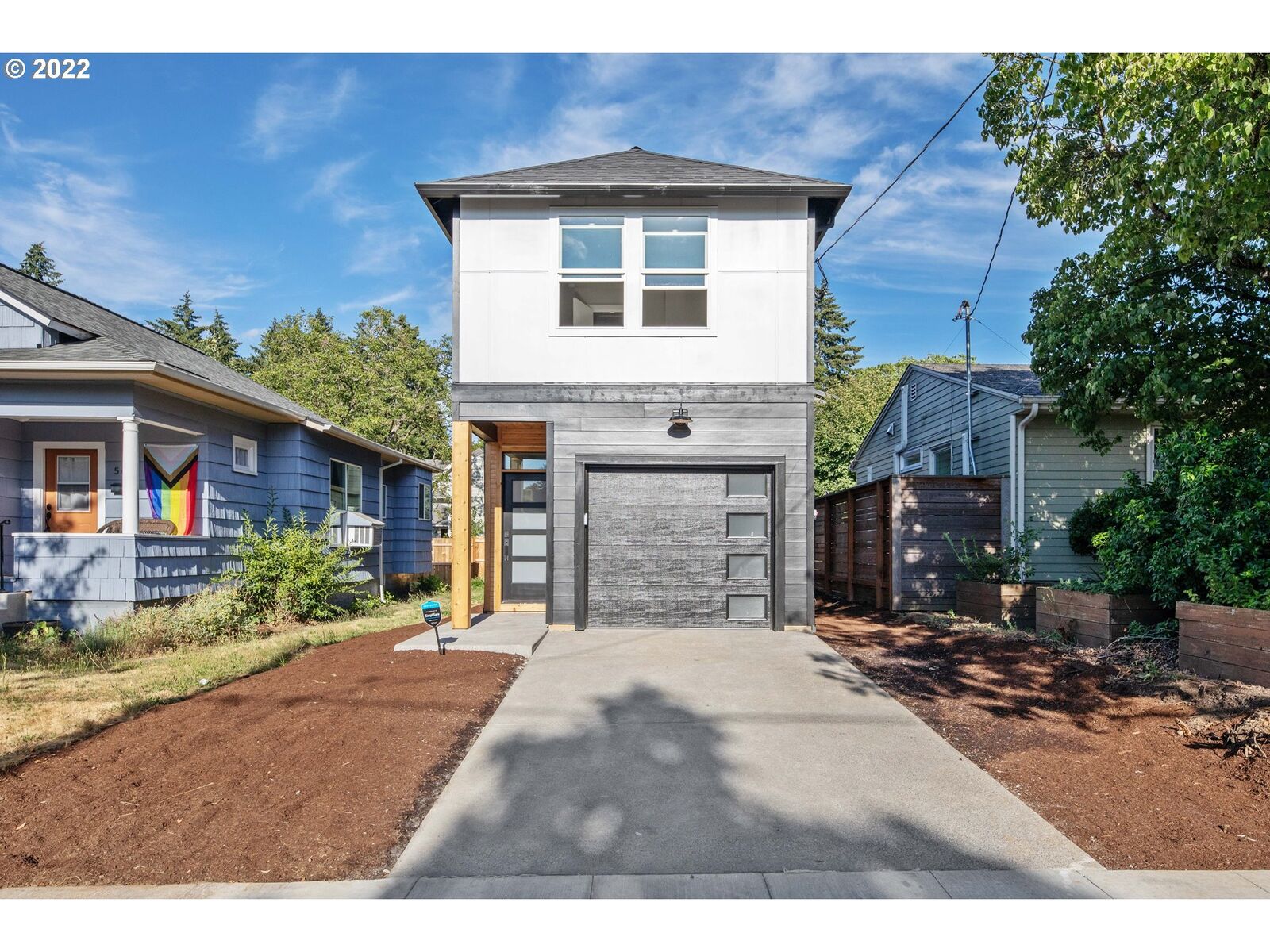 Property Photo: 5606 NE 18th Ave OR 97211