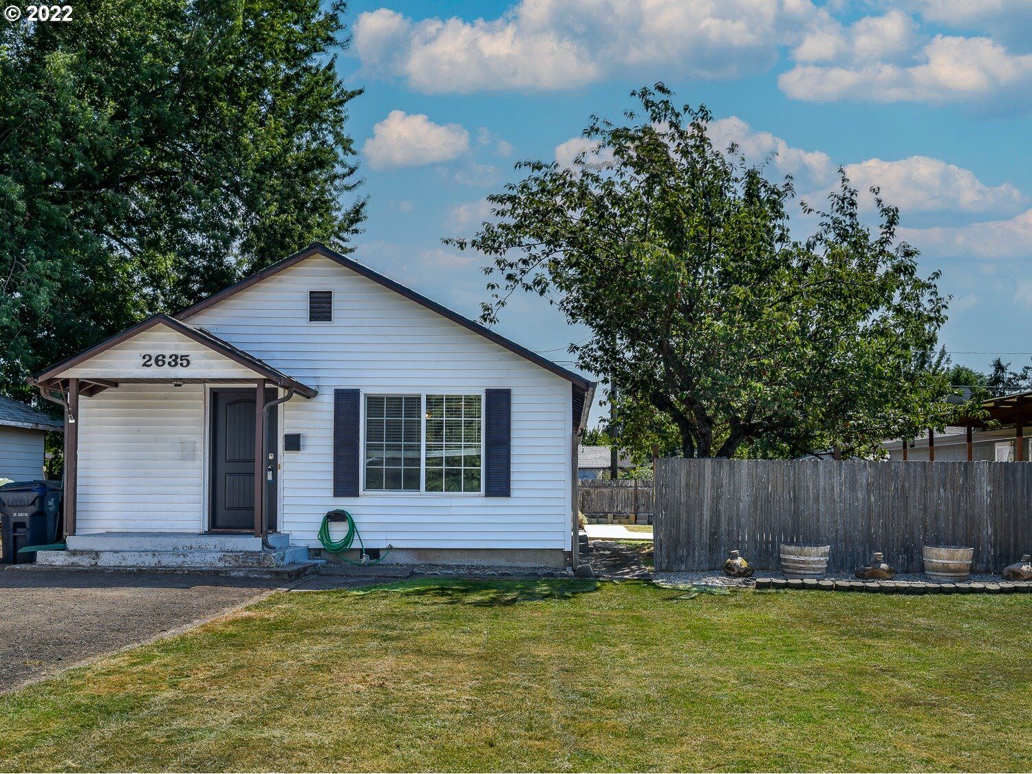 Property Photo: 2635 D St OR 97477