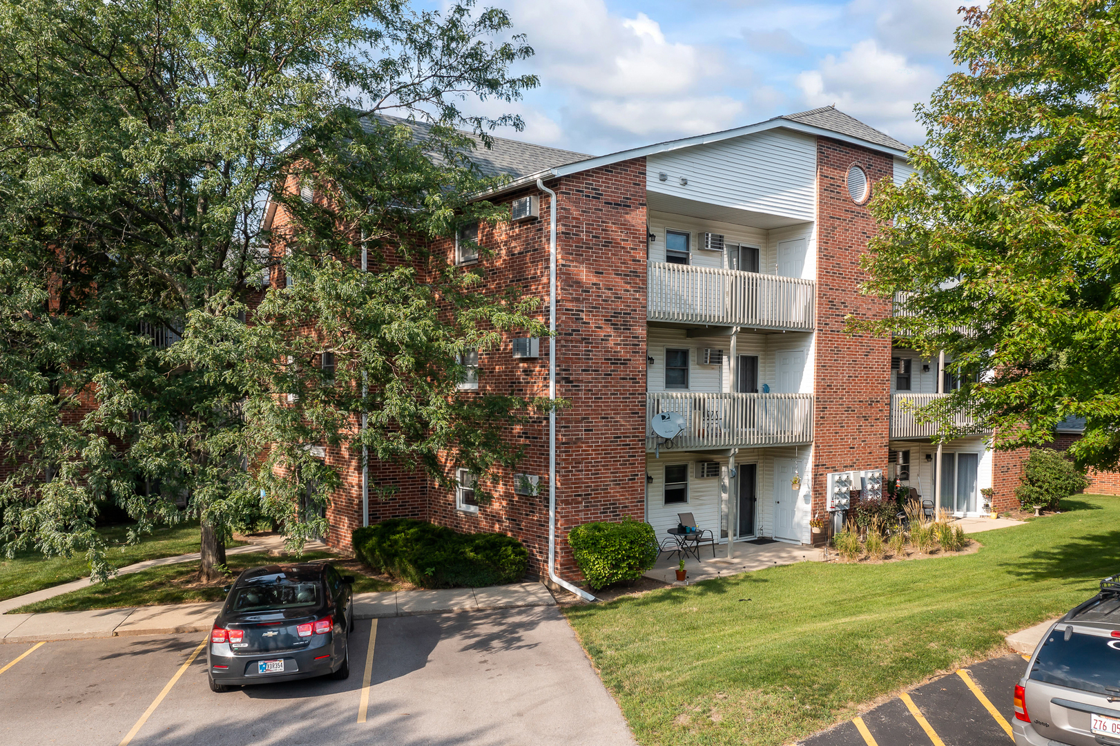 Property Photo: 1354 Cunat Court 2C IL 60156