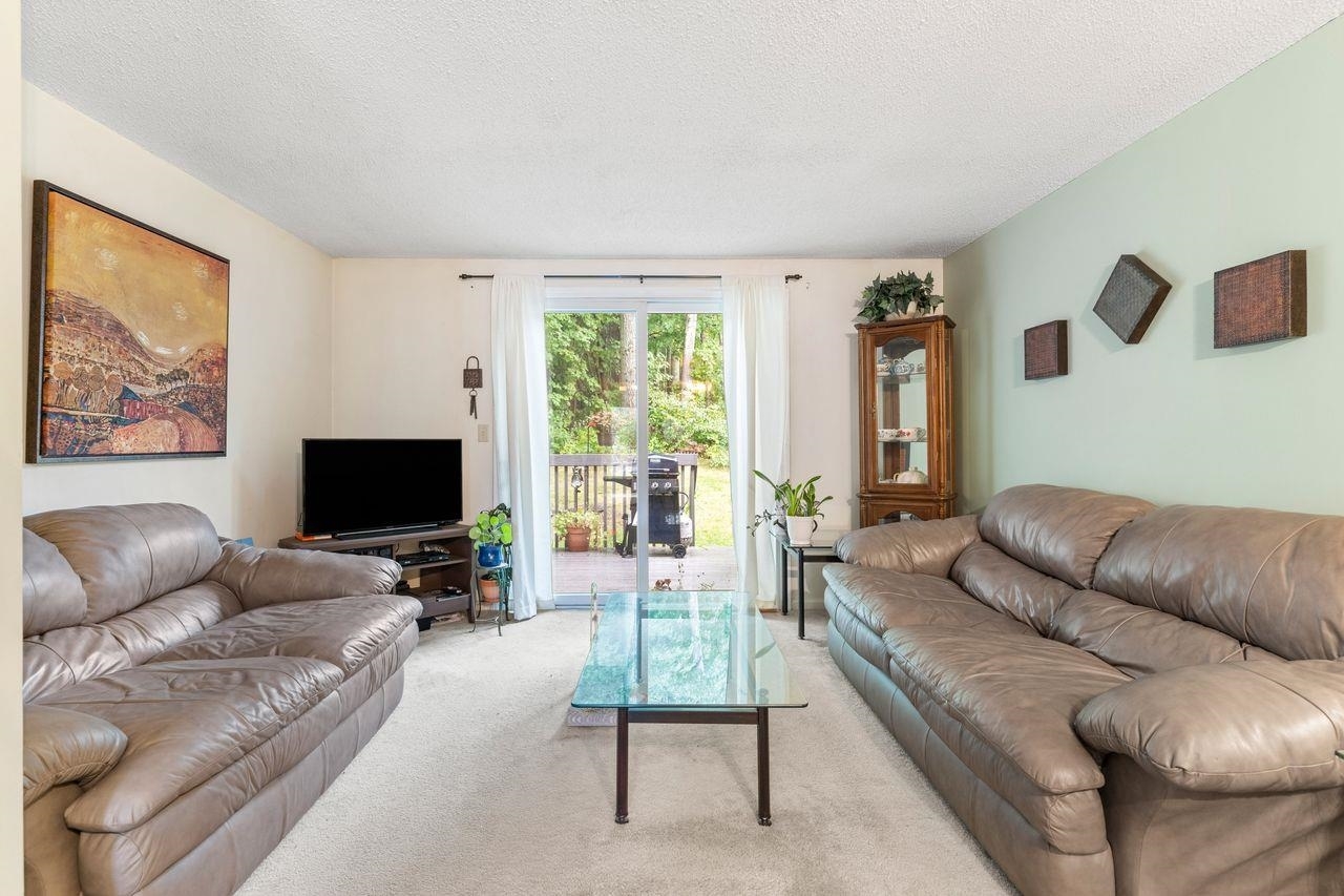 Property Photo: 723 Fox Hollow Drive NH 03051