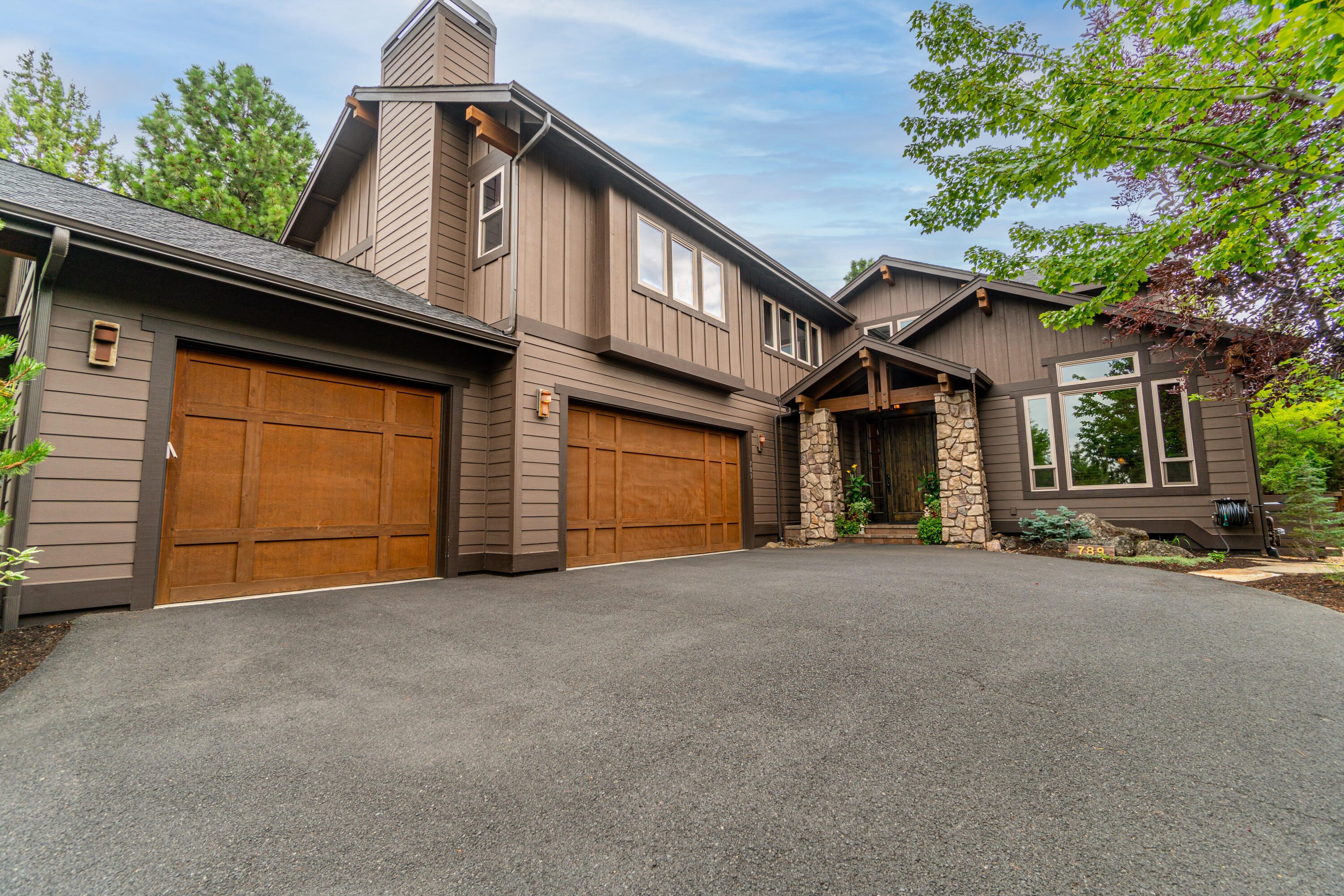 Property Photo:  789 NW Yosemite Drive  OR 97703 