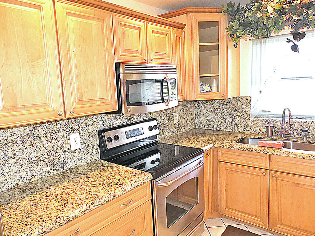 Property Photo:  5800 Fernley Drive W 52  FL 33415 