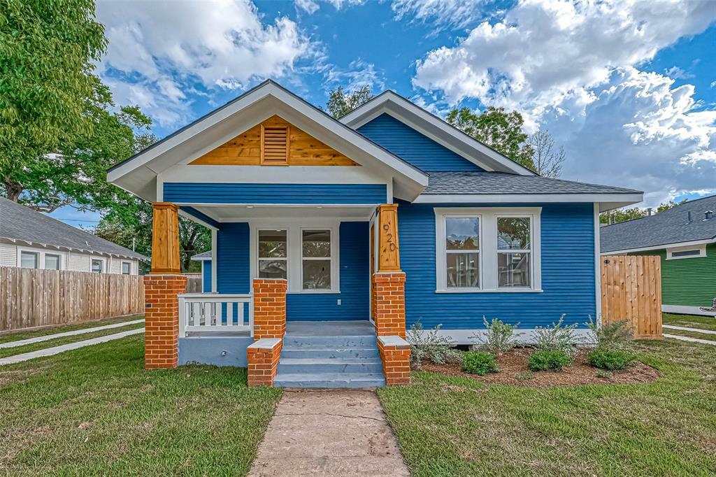 Property Photo:  920 W Gardner Street  TX 77009 