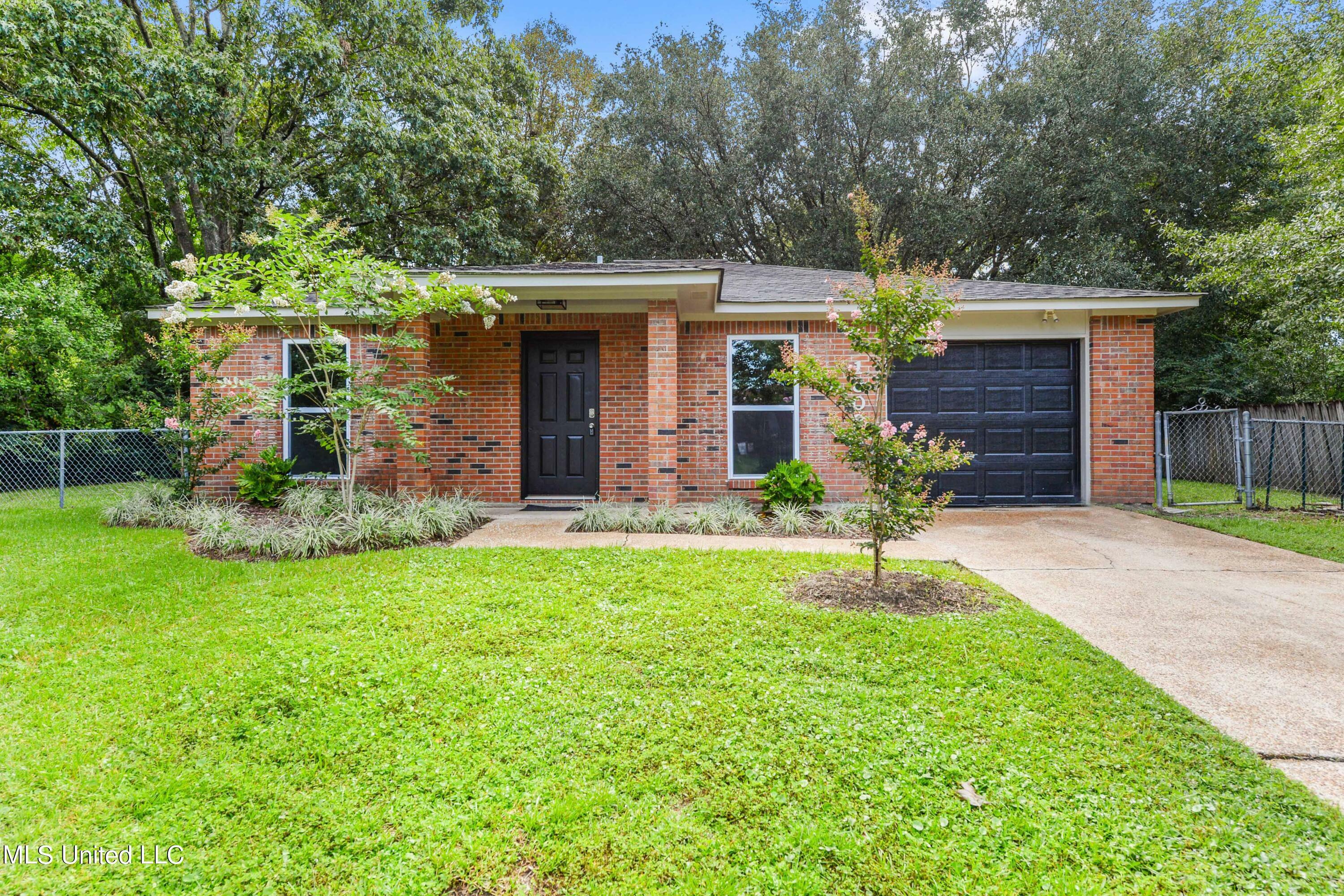 1306 Glacier Avenue  Ocean Springs MS 39564 photo