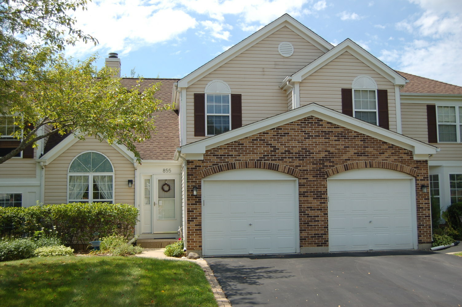 Property Photo:  855 E Princeton Circle  IL 60042 